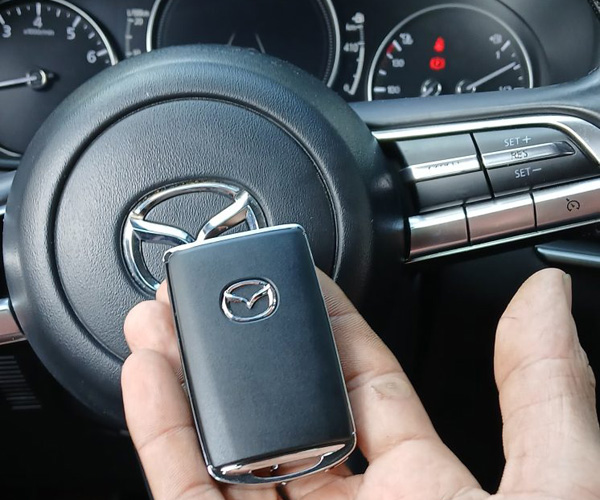 <p style="text-align: center;"><strong>L&agrave;m ch&igrave;a kh&oacute;a &ocirc;t&ocirc; mazda</strong></p>